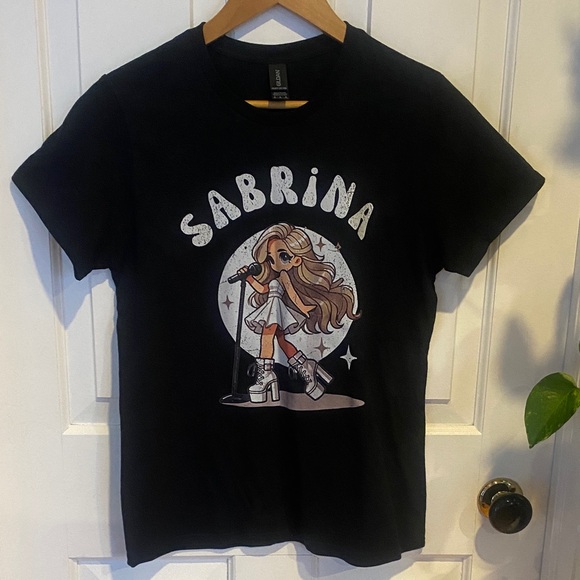 Sabrina Carpenter graphic cartoon T-shirt music top pop black Women’s medium - Picture 1 of 7
